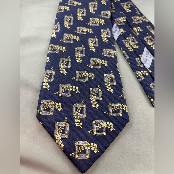 Vintage Valentino Cravatte 100% Silk tie. Made in Italy
RN 68128 - Picture 2 of 6